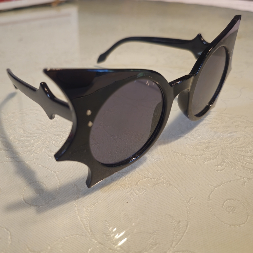 Bat sunglasses with second free pair